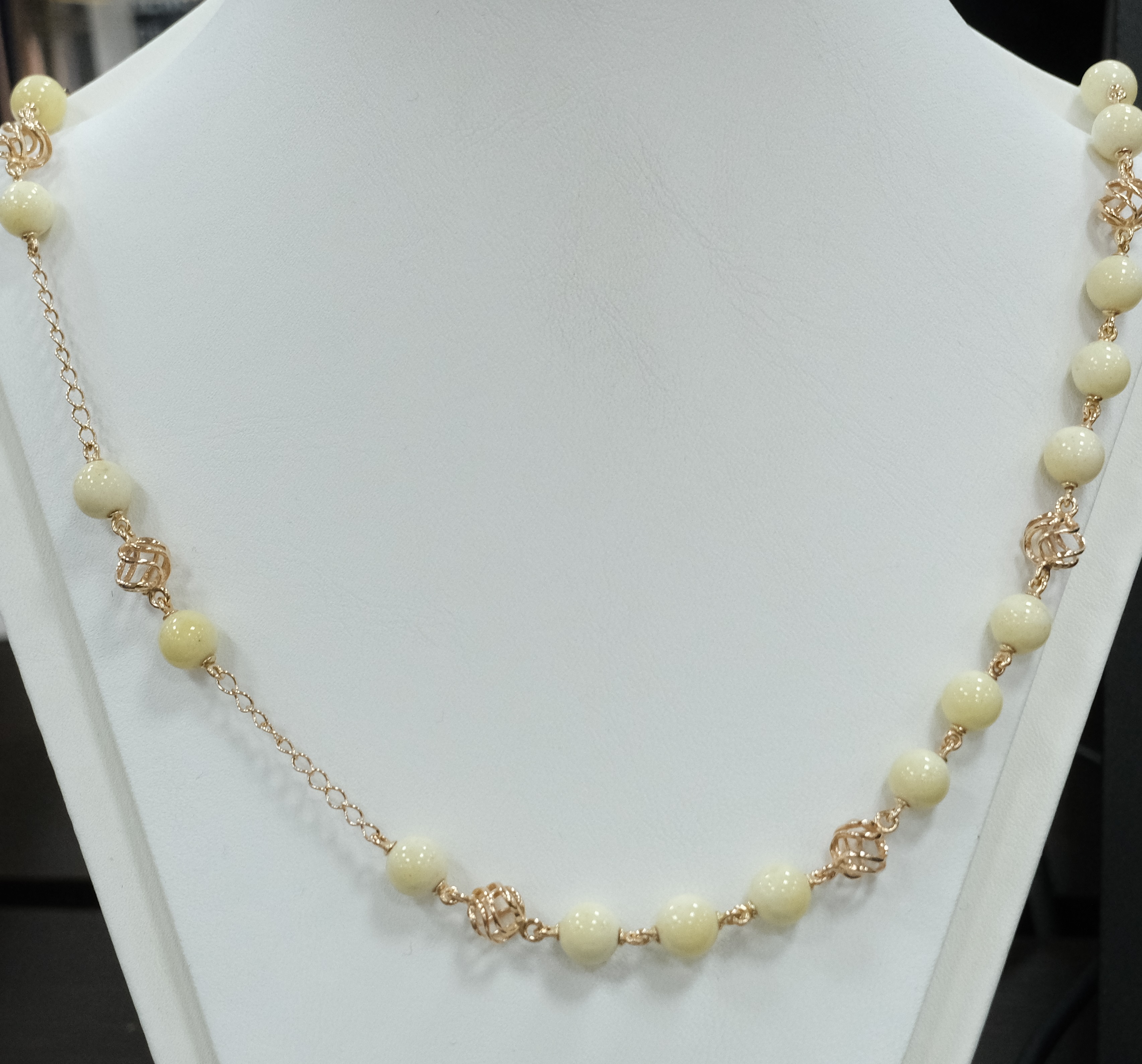 Серебряное колье с янтарем